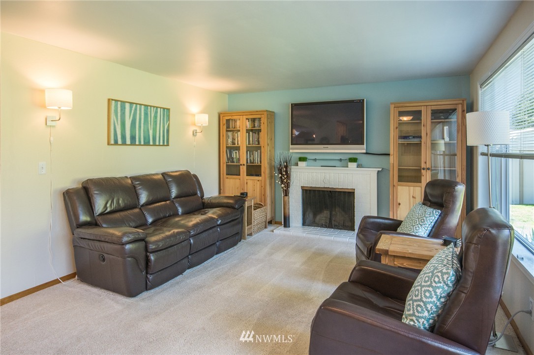 16209 144th Avenue Southeast Renton, WA 98058 - Photo 4 of 18 Gallery Image 4