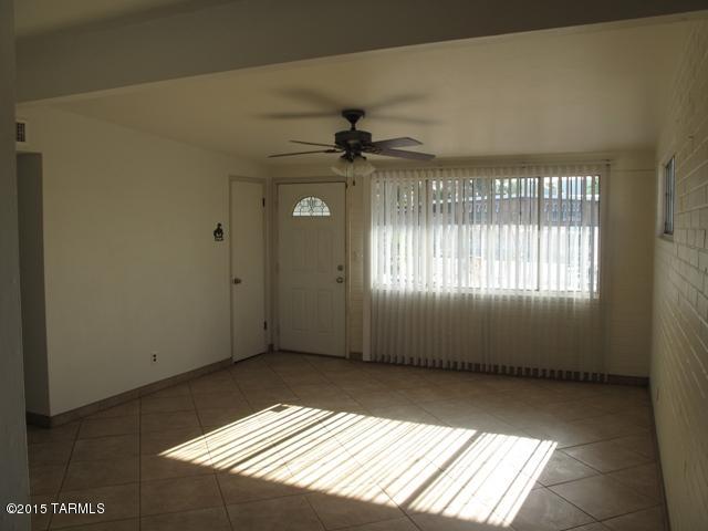 2601 South Lands End Road Tucson, AZ 85713 - Photo 3 of 15 a view of an empty room and window
