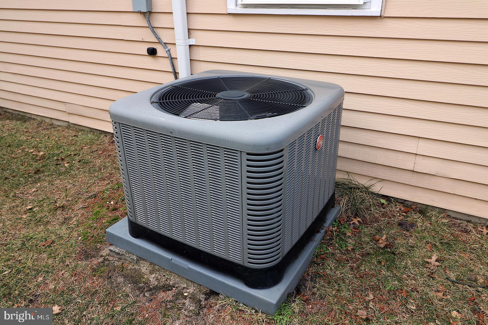 23 Abbey Road Brick, NJ 08723 - Photo 34 of 37 a view of entryway