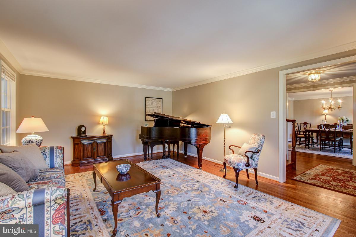 9712 Digging Road Montgomery Village, MD 20886 - Photo 11 of 48 Living Room