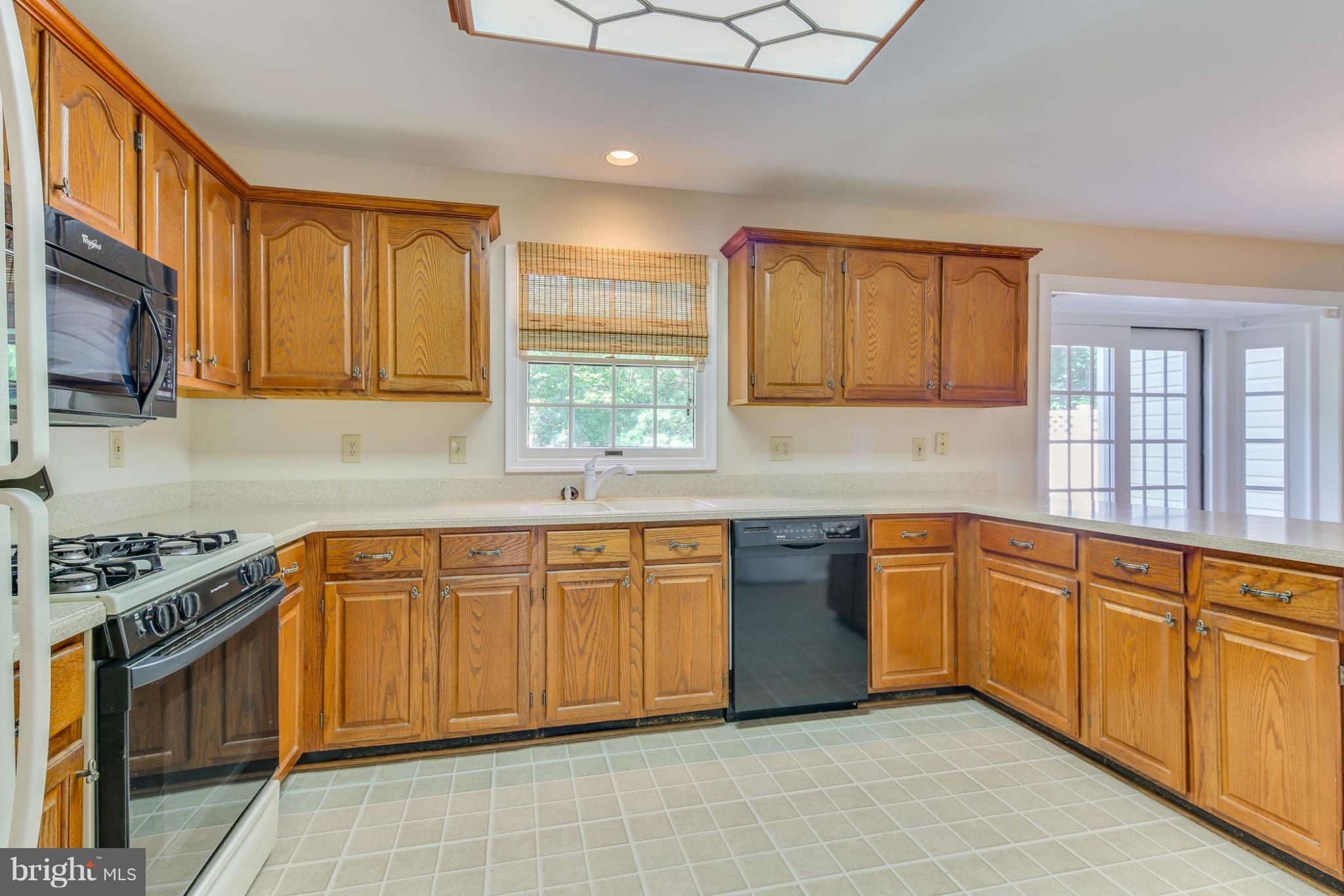18848 Falling Star Road Germantown, MD 20874 - Photo 8 of 30 Kitchen