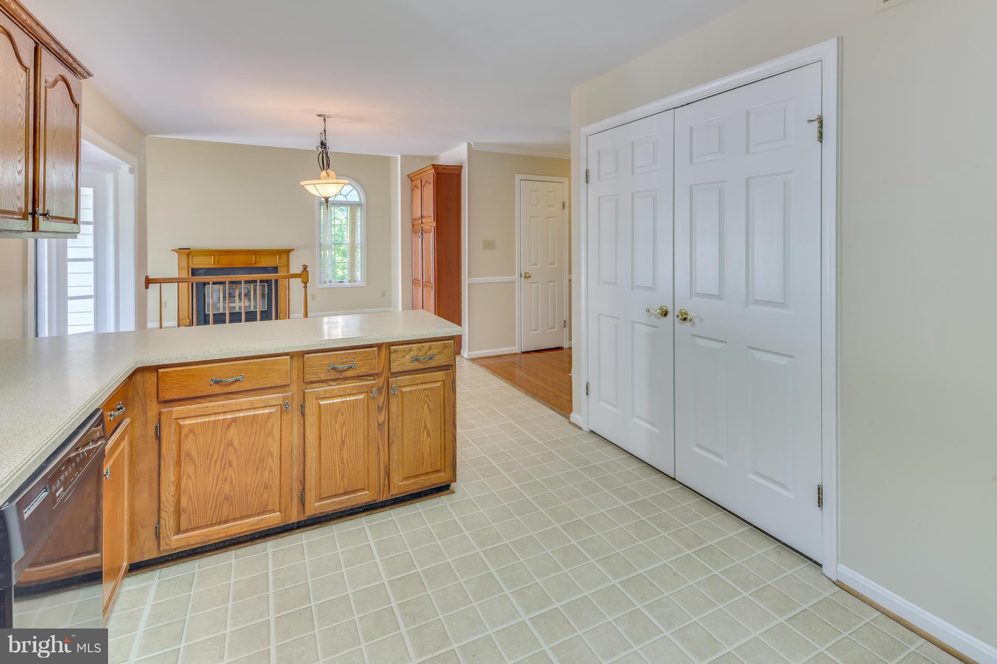 18848 Falling Star Road Germantown, MD 20874 - Photo 9 of 30 Kitchen