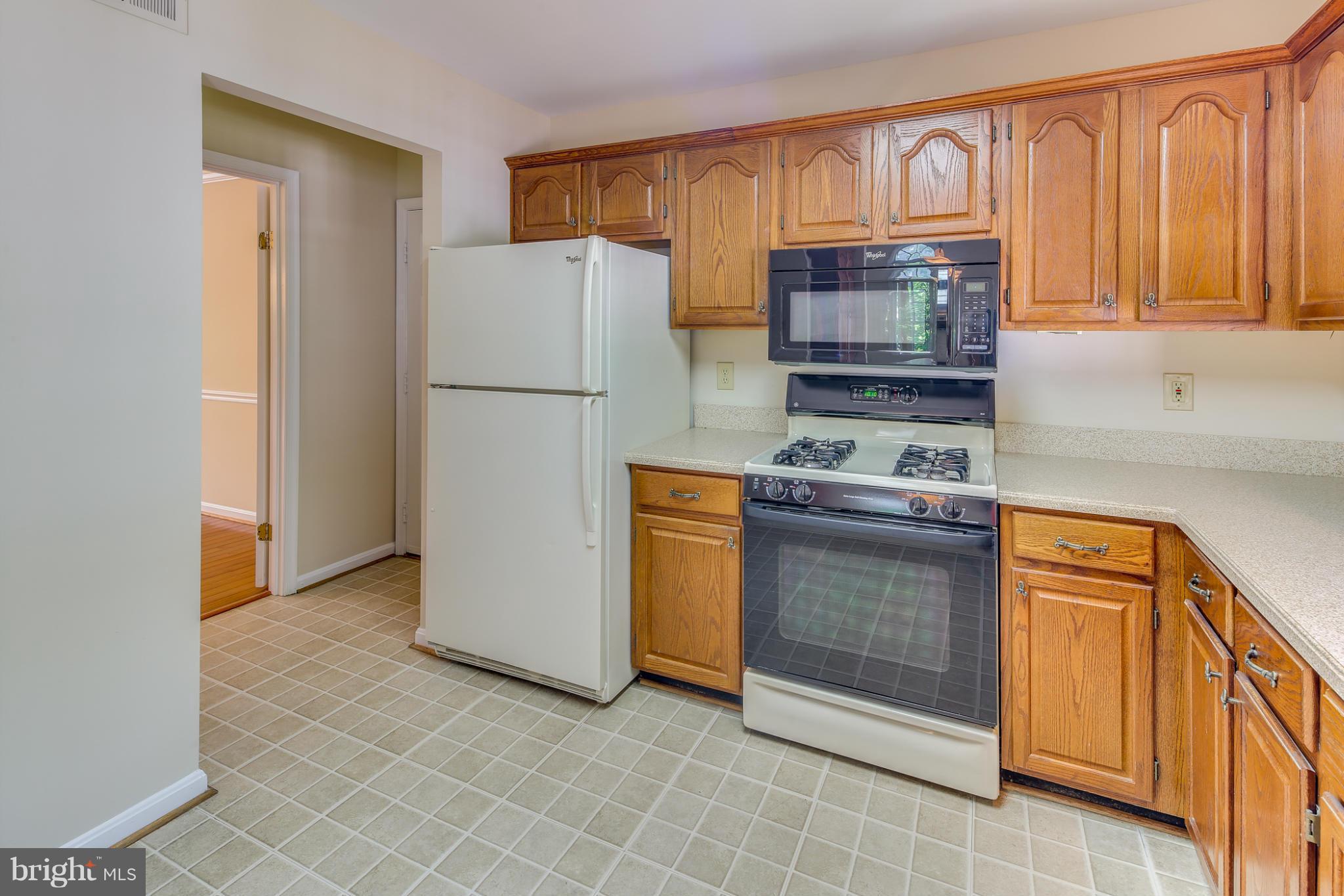 18848 Falling Star Road Germantown, MD 20874 - Photo 10 of 30 Kitchen
