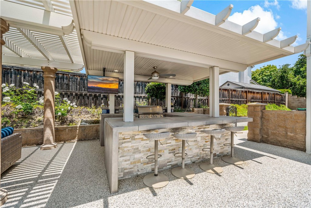 34150 Starpoint Street Temecula, CA 92592 - Photo 55 of 65 a view of a building with sitting area
