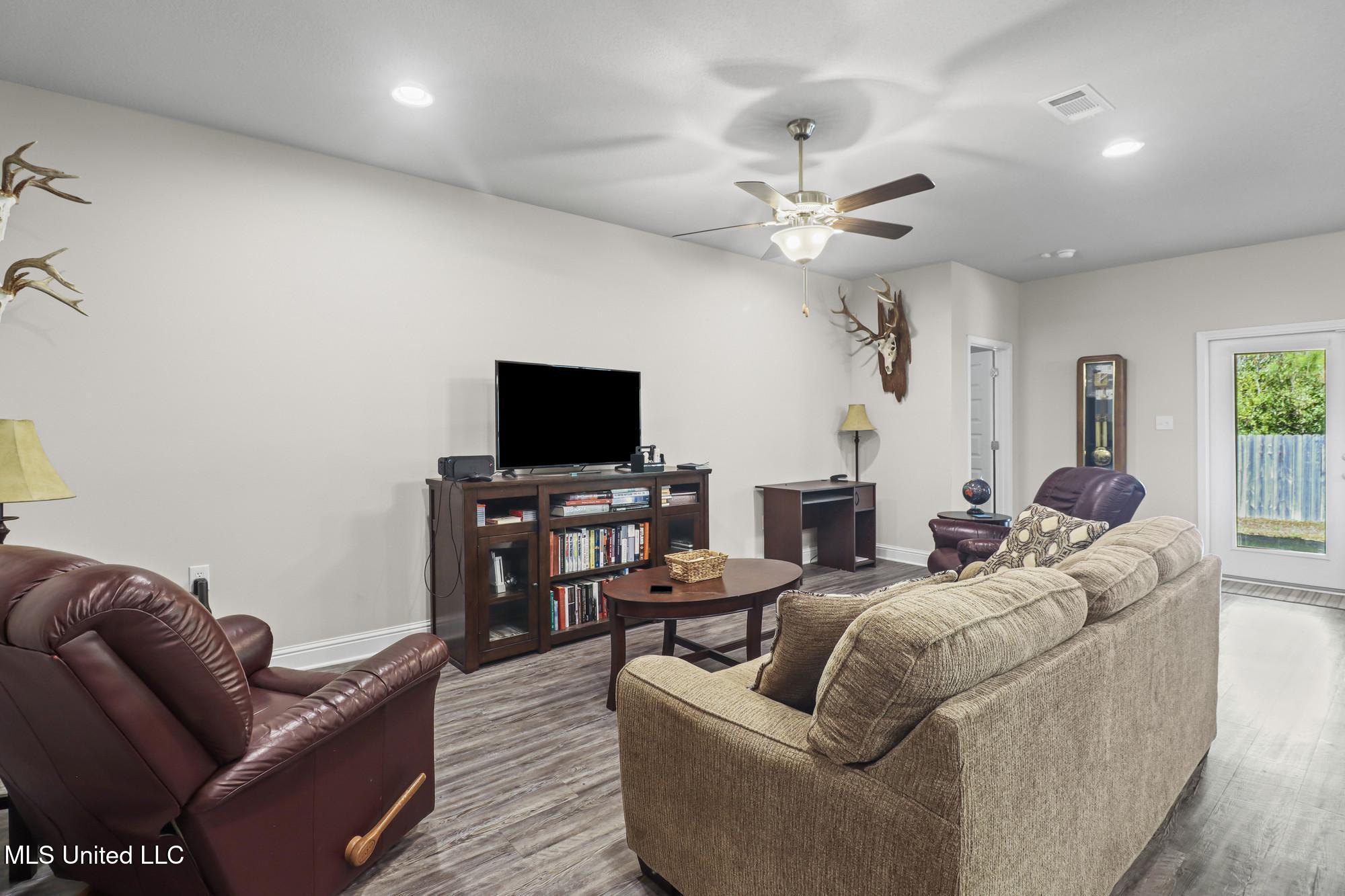 6896 Sweetclover Drive Ocean Springs, MS 39564 - Photo 4 of 22 IMG_3554_web