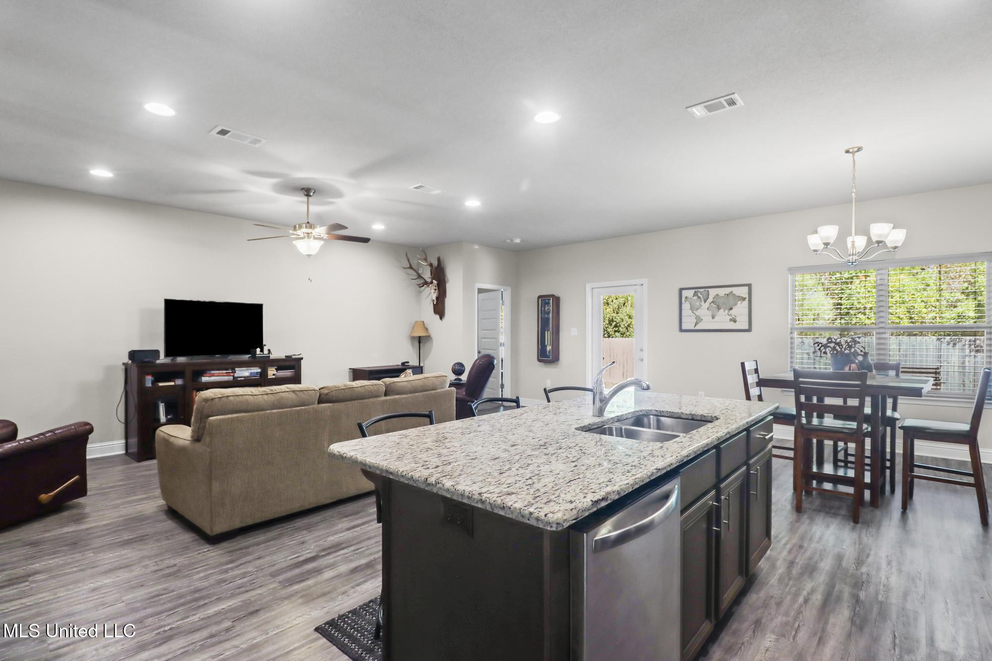 6896 Sweetclover Drive Ocean Springs, MS 39564 - Photo 8 of 22 IMG_3570_web