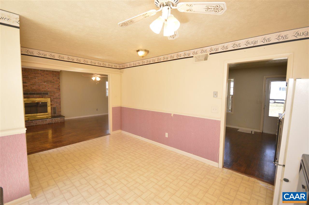 88 Pinewood Court Ruckersville, VA 22968 - Photo 7 of 22 a view of a big room with closet and a chandelier fan