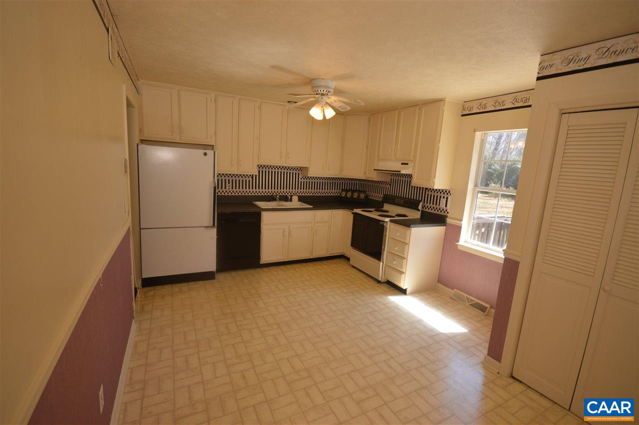 88 Pinewood Court Ruckersville, VA 22968 - Photo 8 of 22 a kitchen with stainless steel appliances granite countertop a refrigerator a stove a sink and a microwave