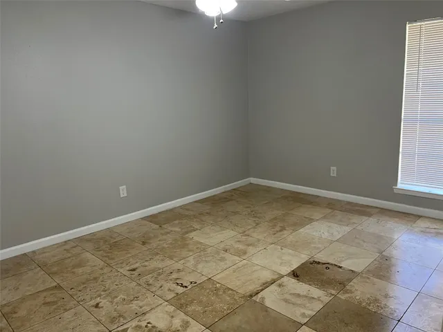 $1,975 | 2402 Fawnwood Lane, Spring, TX 77386