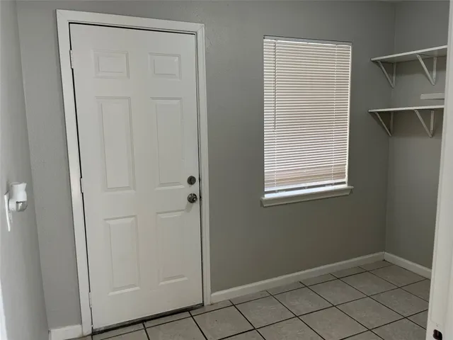 $1,975 | 2402 Fawnwood Lane, Spring, TX 77386