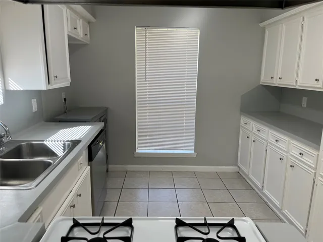 $1,975 | 2402 Fawnwood Lane, Spring, TX 77386