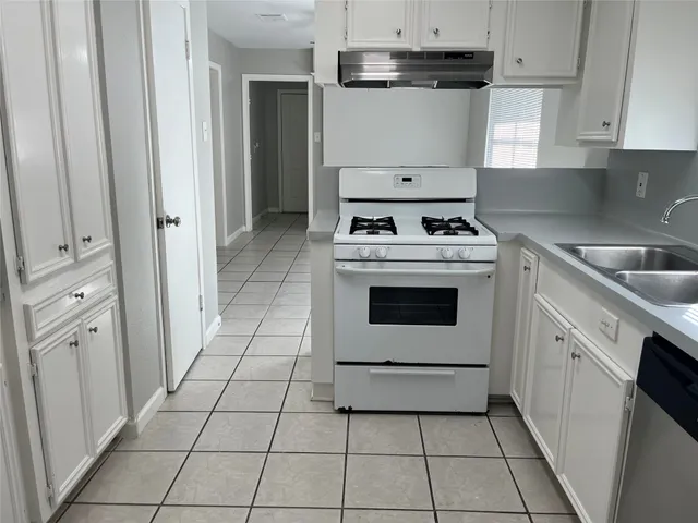 $1,975 | 2402 Fawnwood Lane, Spring, TX 77386