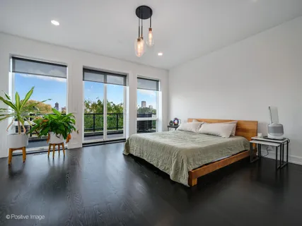 $1,495,000 | 2922 North Sheffield Avenue, Unit 3, Chicago, IL 60657