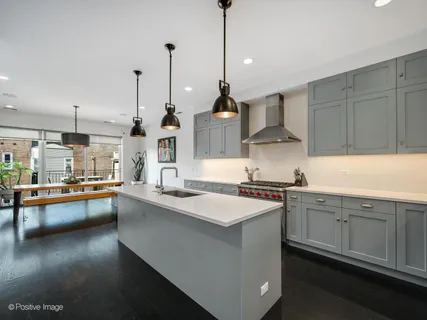 $1,495,000 | 2922 North Sheffield Avenue, Unit 3, Chicago, IL 60657