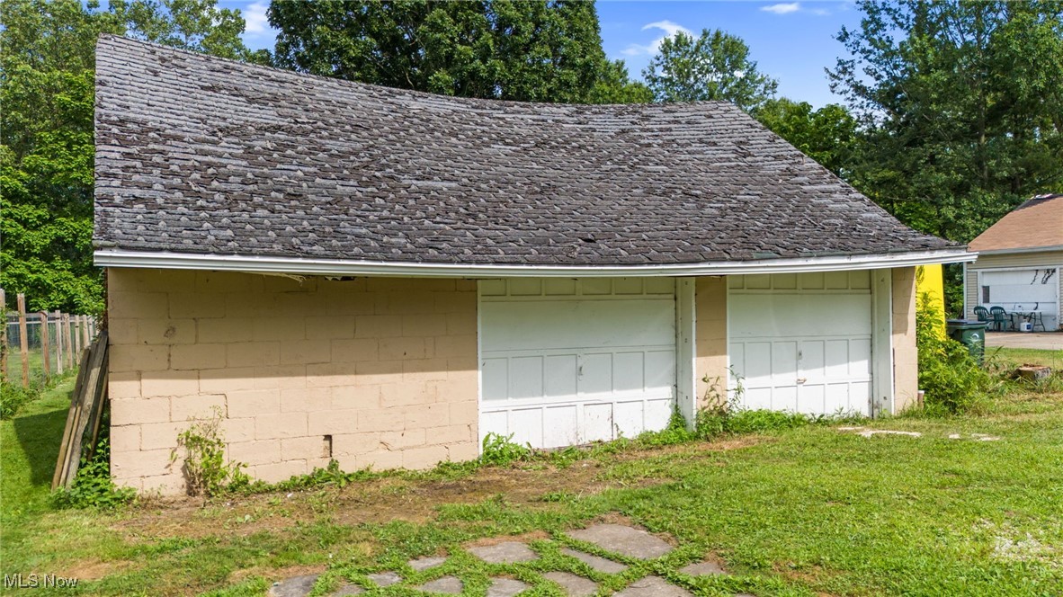 3945 Columbia Road Medina, OH 44256 - Photo 33 of 40 View of garage