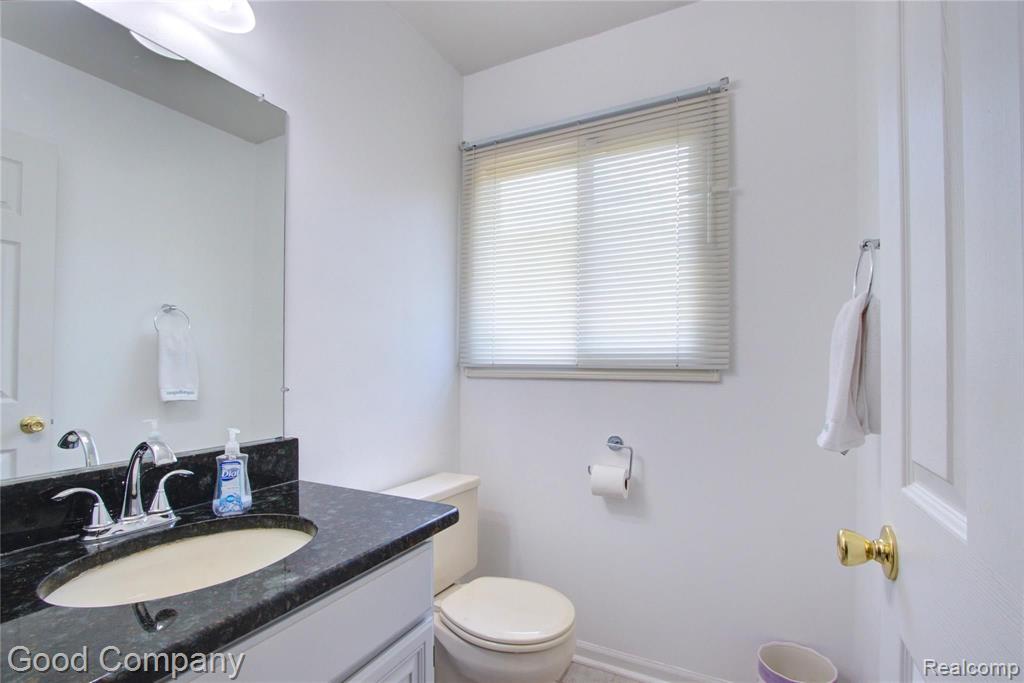 864 Preswick Court Rochester Hills, MI 48307 - Photo 20 of 47