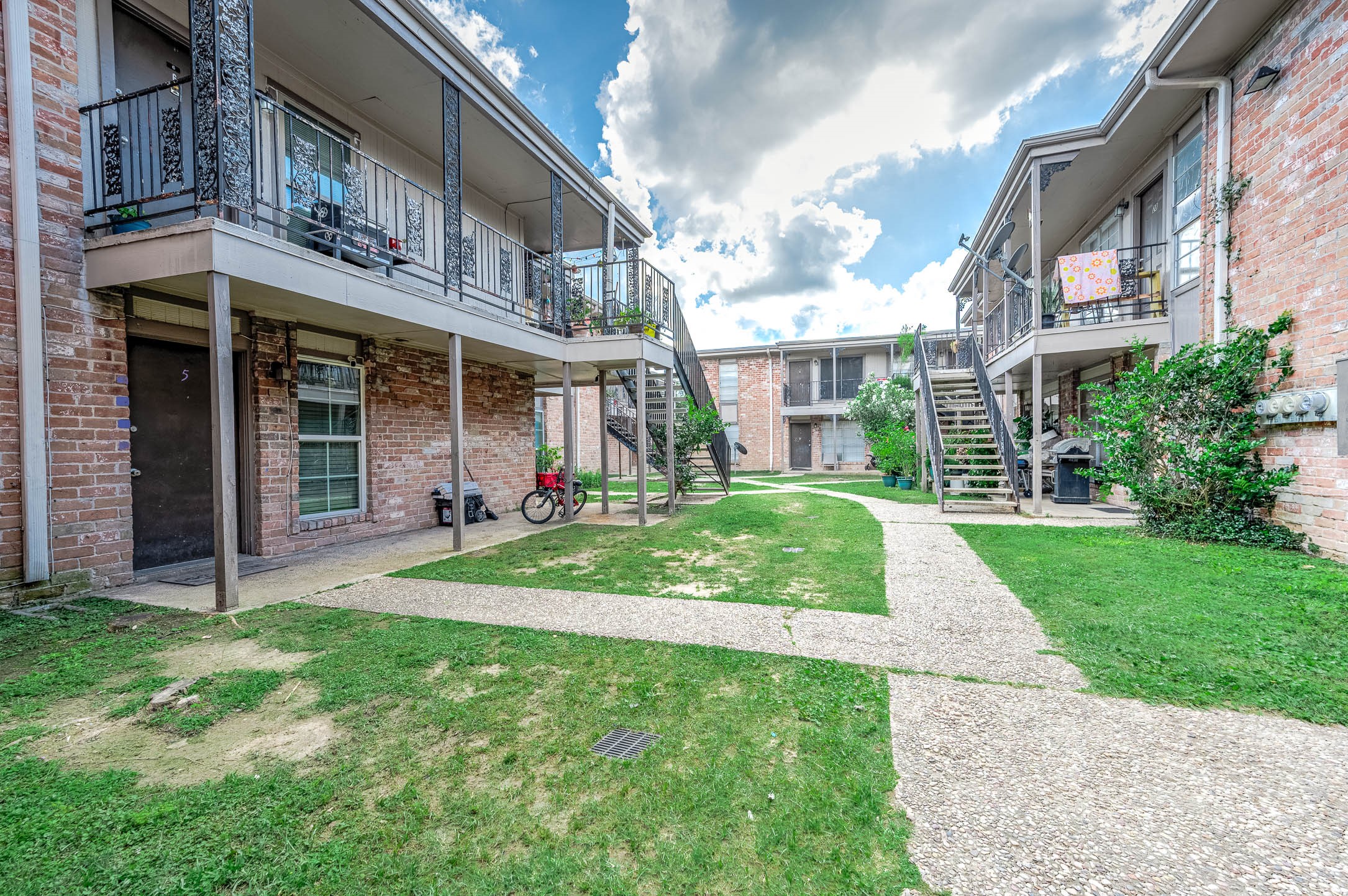 9616 Long Point Road, Unit 33 Houston, TX 77055 - Photo 5 of 16