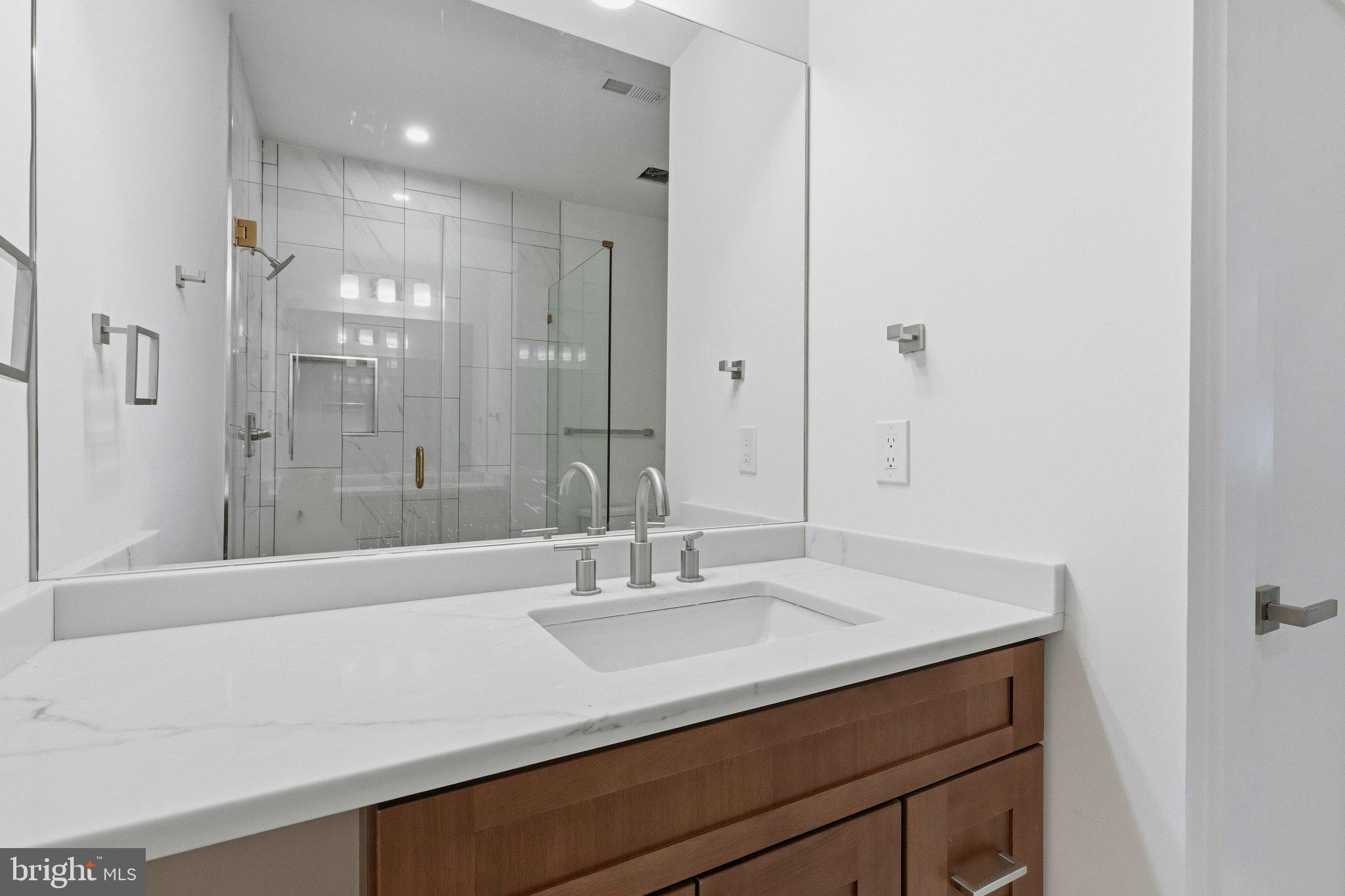 4008 Burke Station Road Fairfax, VA 22032 - Photo 38 of 41 Full Bath