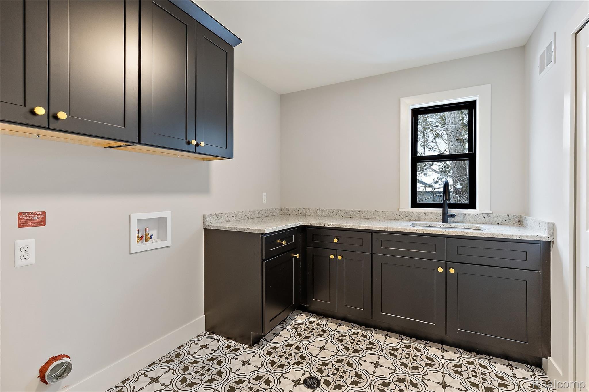 736 Elizabeth Street Rochester, MI 48307 - Photo 30 of 32 736 Elizabeth St-49.jpg