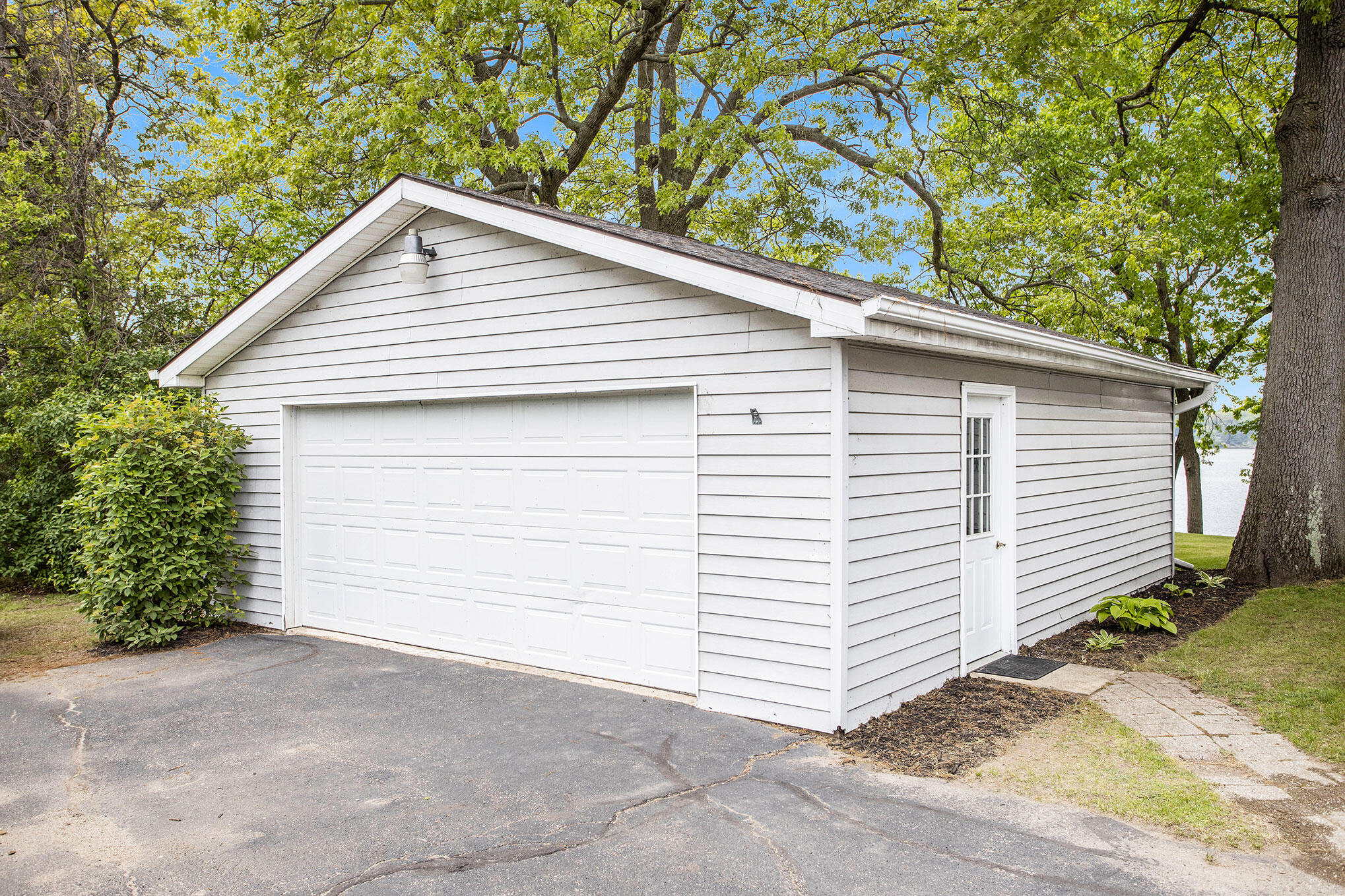 278 Hickory Road Battle Creek, MI 49017 - Photo 3 of 39 Two car garage