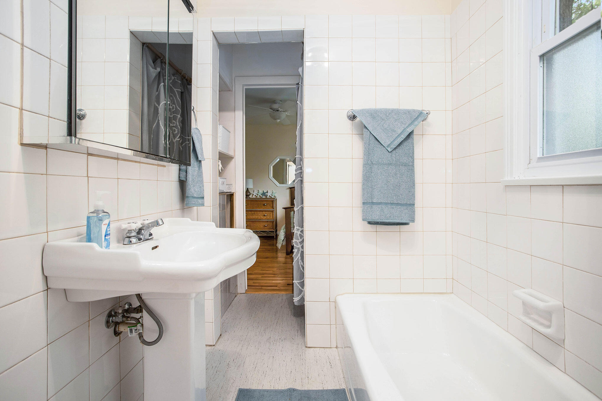 278 Hickory Road Battle Creek, MI 49017 - Photo 31 of 39 Upper Bathroom