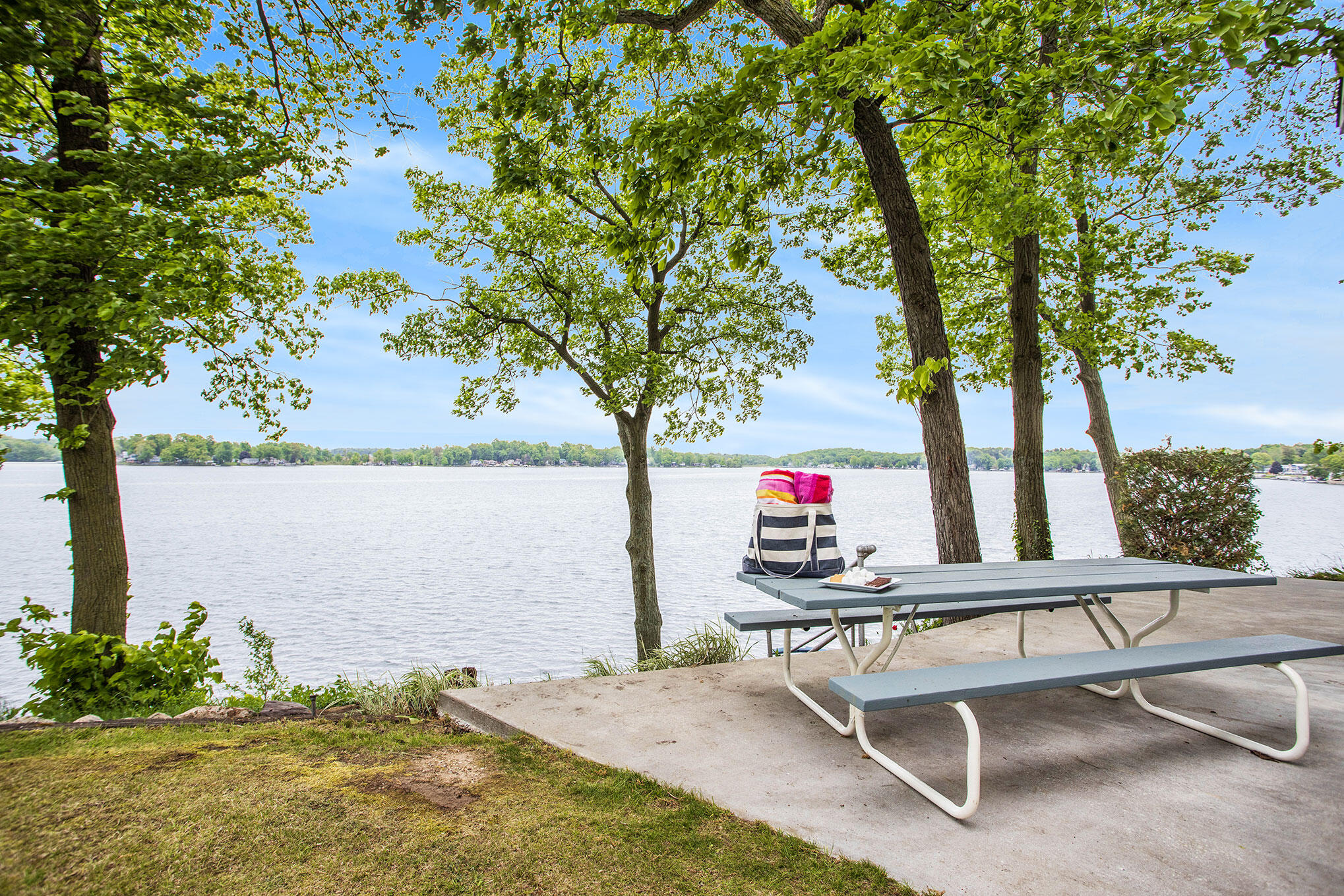 278 Hickory Road Battle Creek, MI 49017 - Photo 7 of 39 Cement Patio