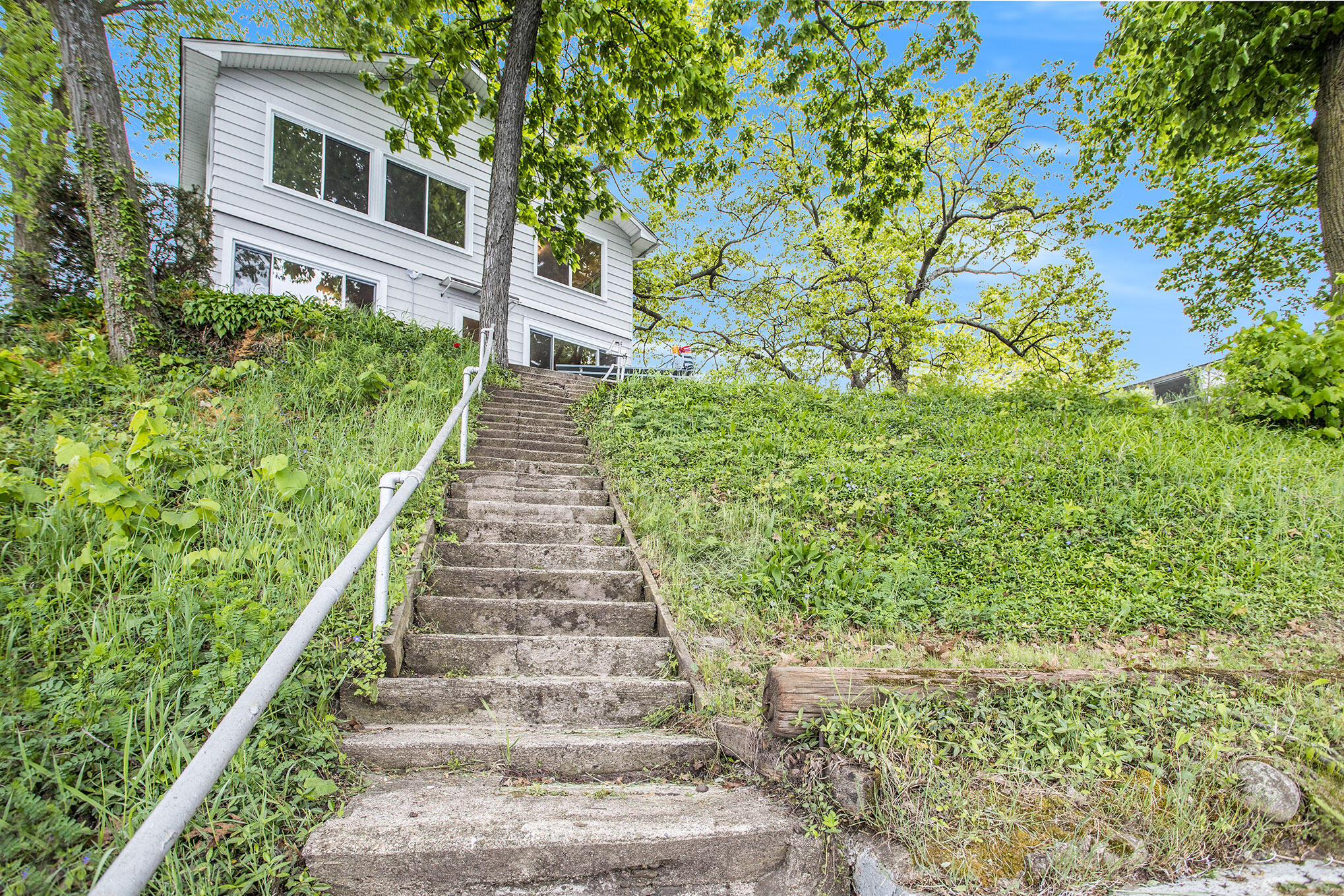 278 Hickory Road Battle Creek, MI 49017 - Photo 8 of 39 Steps from the house to the lake