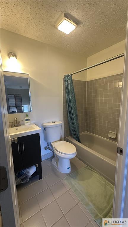 238 Nebula Road, Unit 238 Piscataway, NJ 08854 - Photo 21 of 22 a bathroom with a sink toilet and shower