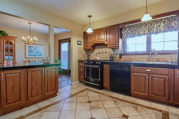 $289,000 | 4122 Longmeadow Drive, Trenton, MI 48183