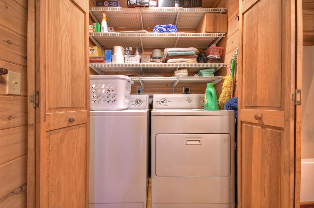 1285 Walnut Ridge Ellijay, GA 30536 - Photo 19 of 38 a utility room with dryer and washer