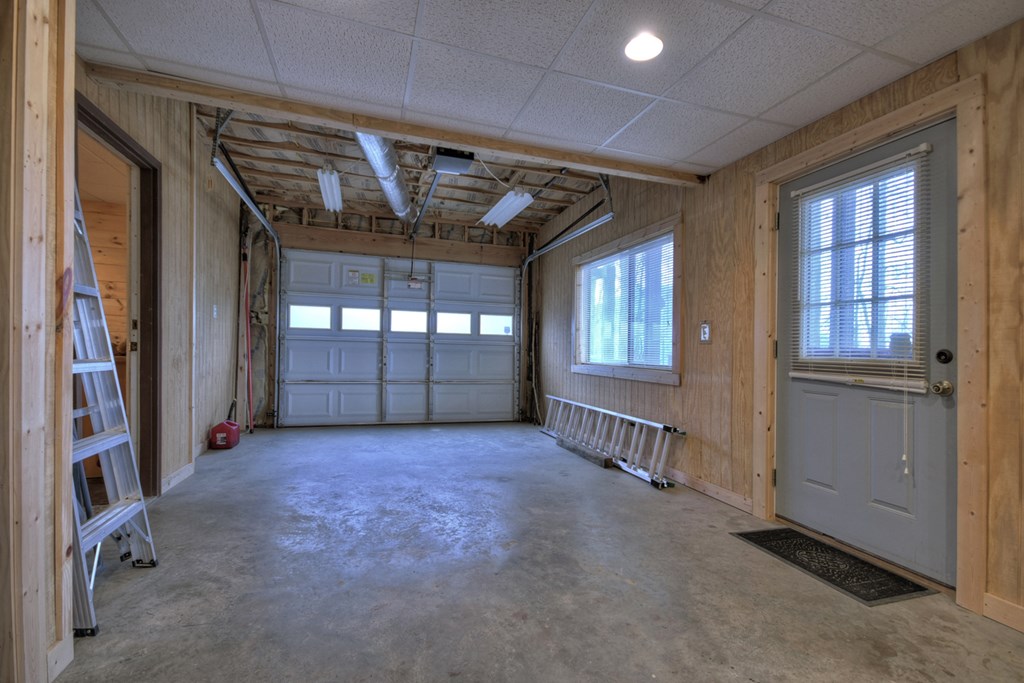 1285 Walnut Ridge Ellijay, GA 30536 - Photo 28 of 38 an empty room with windows