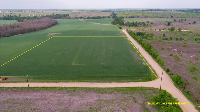 a view of a tennis court