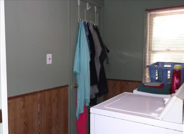 3940 Geiman Road Monroe, MI 48162 - Photo 9 of 20 Laundry Room