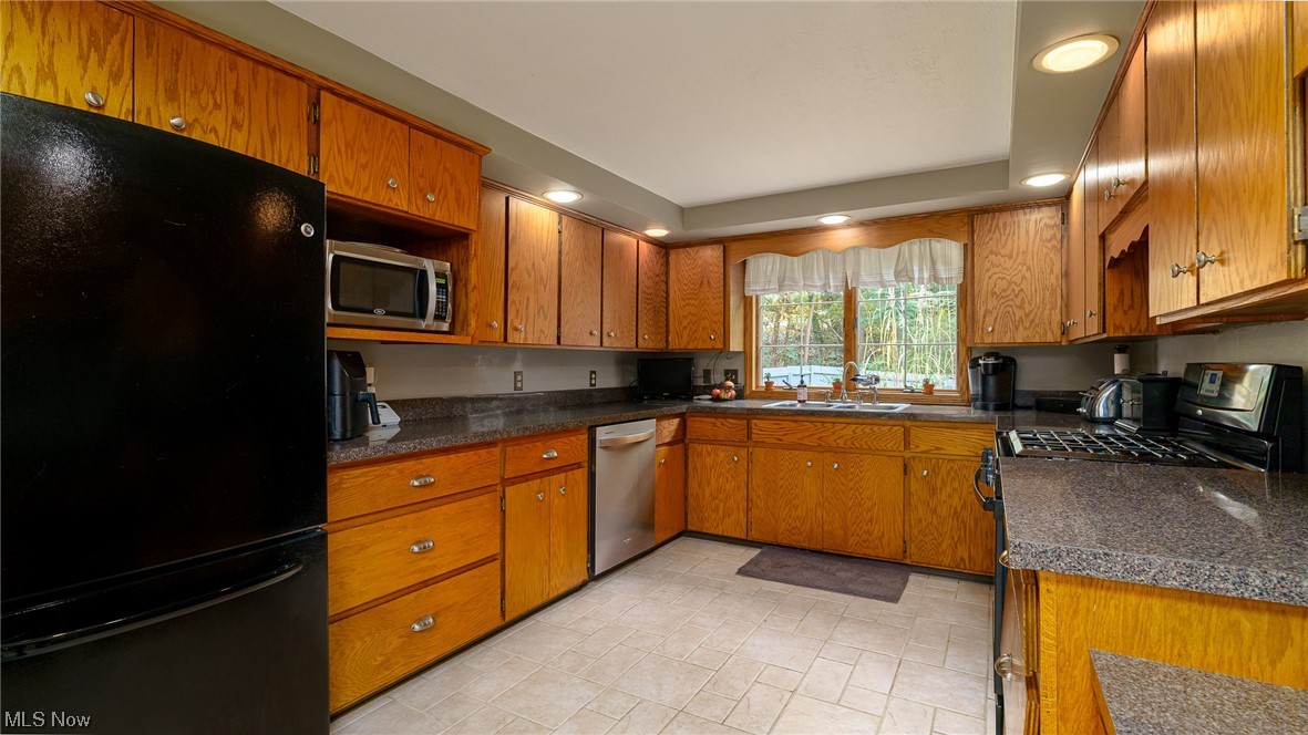 301 Perry Drive Northwest Canton, OH 44708 - Photo 17 of 34 Kitchen
