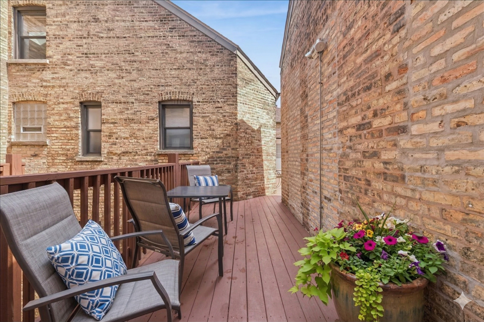 561 West Briar Place, Unit 305 Chicago, IL 60657 - Photo 11 of 23 a balcony with table and chairs