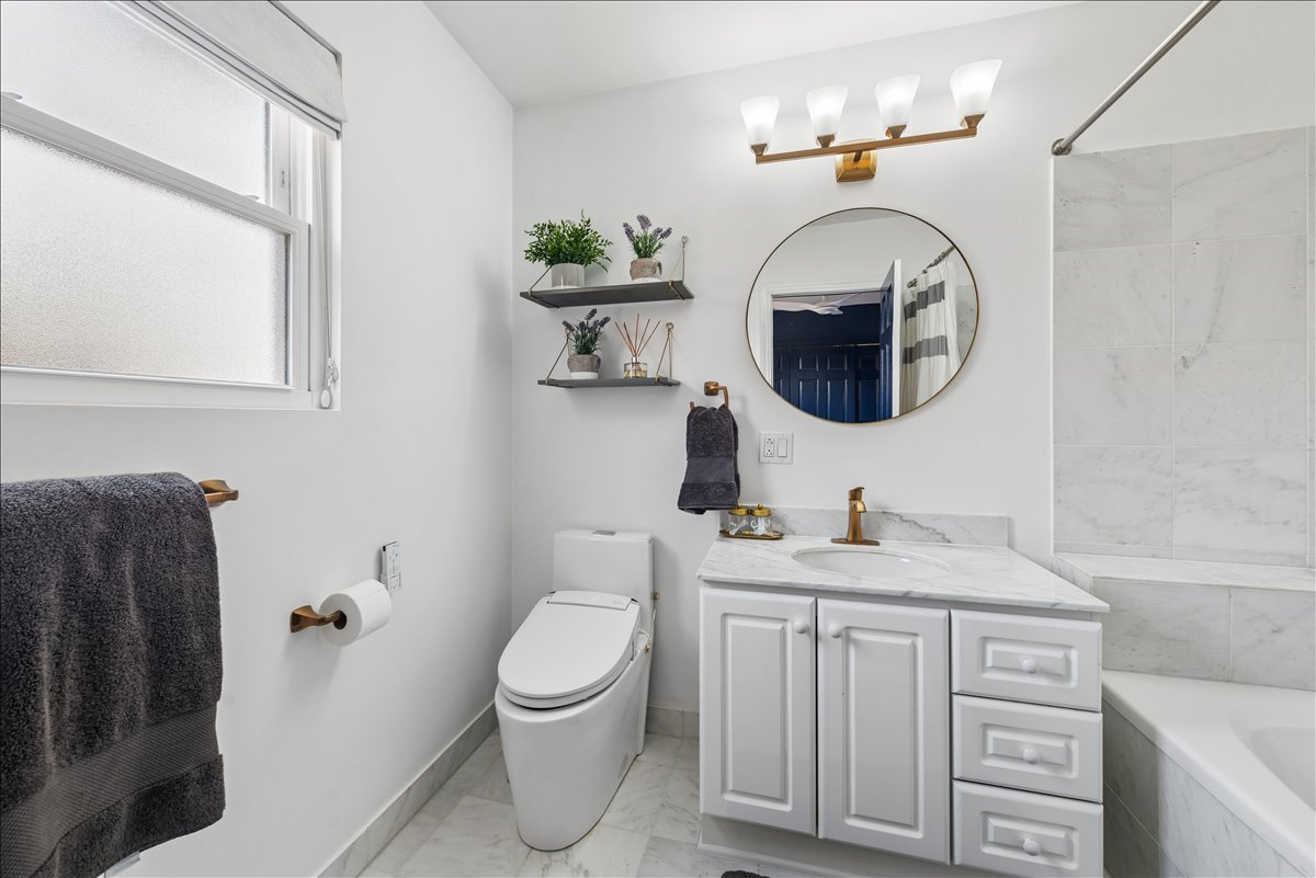 561 West Briar Place, Unit 305 Chicago, IL 60657 - Photo 15 of 23 a bathroom with a toilet a sink and mirror