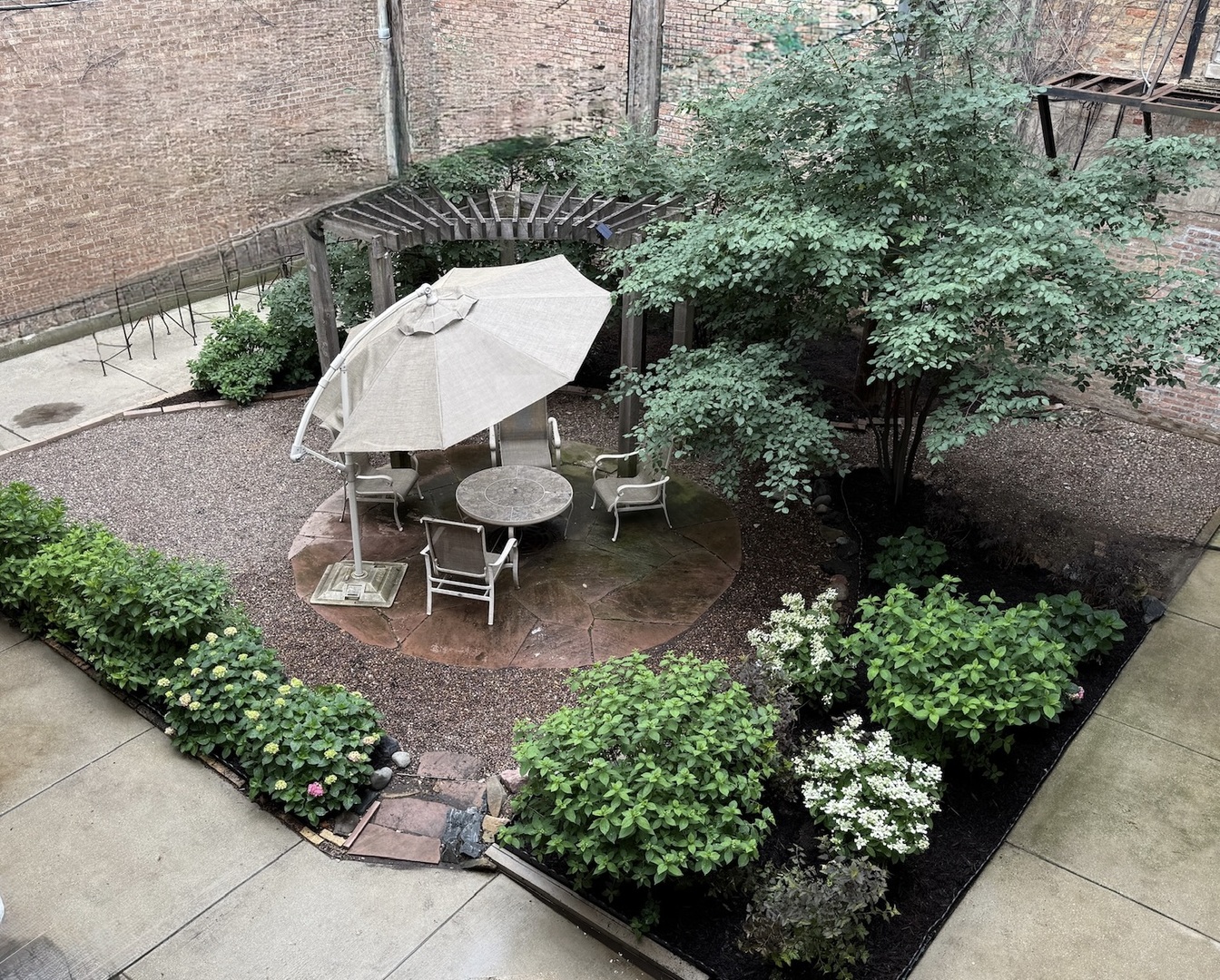 561 West Briar Place, Unit 305 Chicago, IL 60657 - Photo 22 of 23 a view of a backyard with chairs and a table