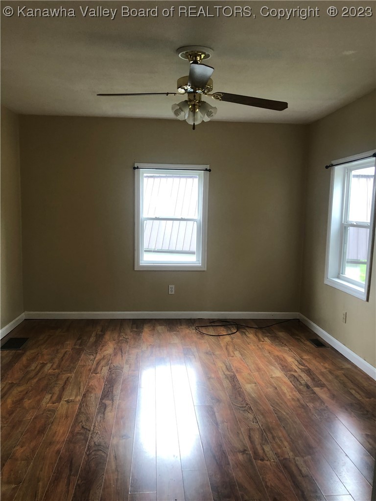 2636 Charleston Road Point Pleasant, WV 25550 - Photo 12 of 15 Living Room
