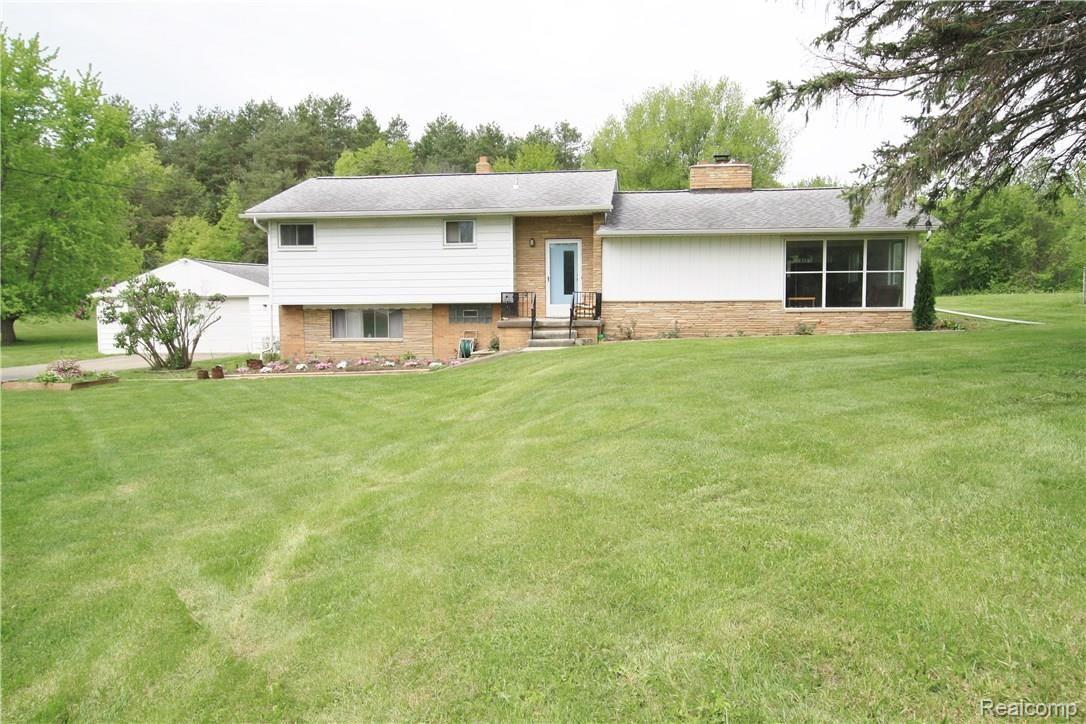 9236 Fenton Road Grand Blanc, MI 48439 - Photo 1 of 22 FentonRd 003.JPG