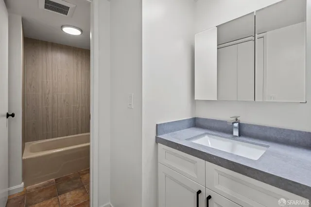 $569,000 | 1255 California Street, Unit 302, San Francisco, CA 94109