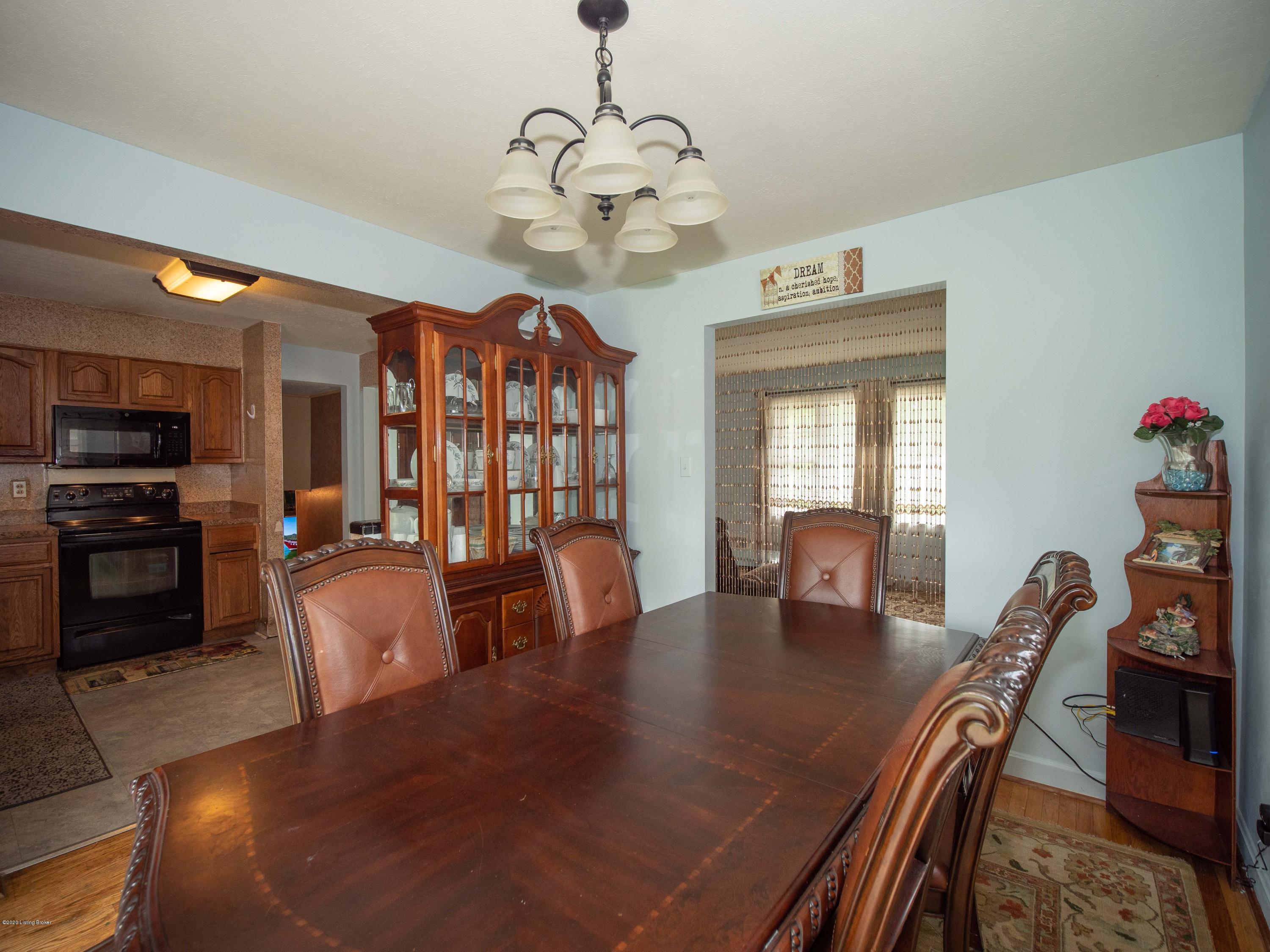 6803 Fernhaven Road Louisville, KY 40228 - Photo 13 of 50 6303 Fernhaven Road (29 of 72)
