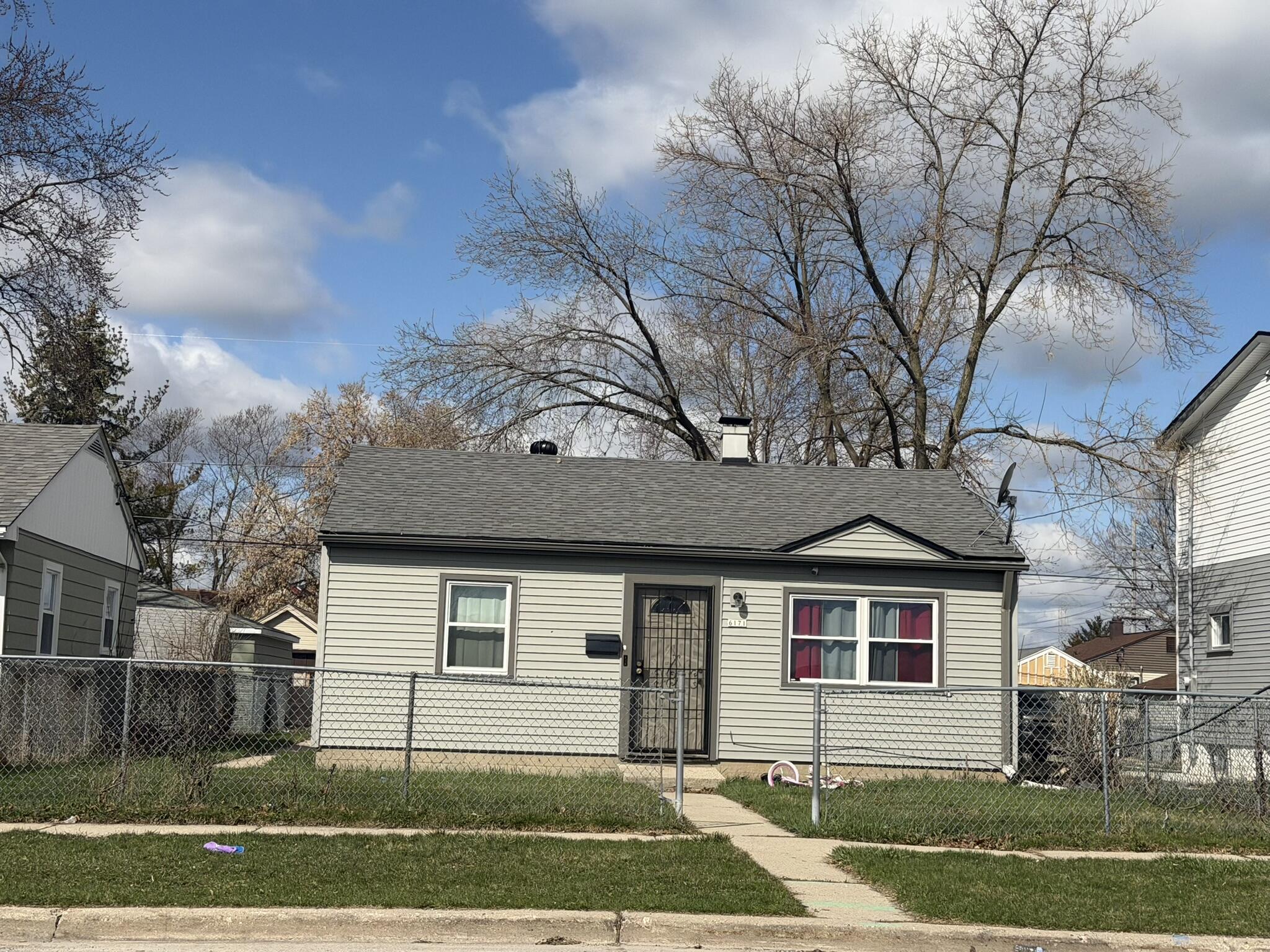 6171 North 35th Street Milwaukee, WI 53209 - Photo 2 of 4 IMG_1993