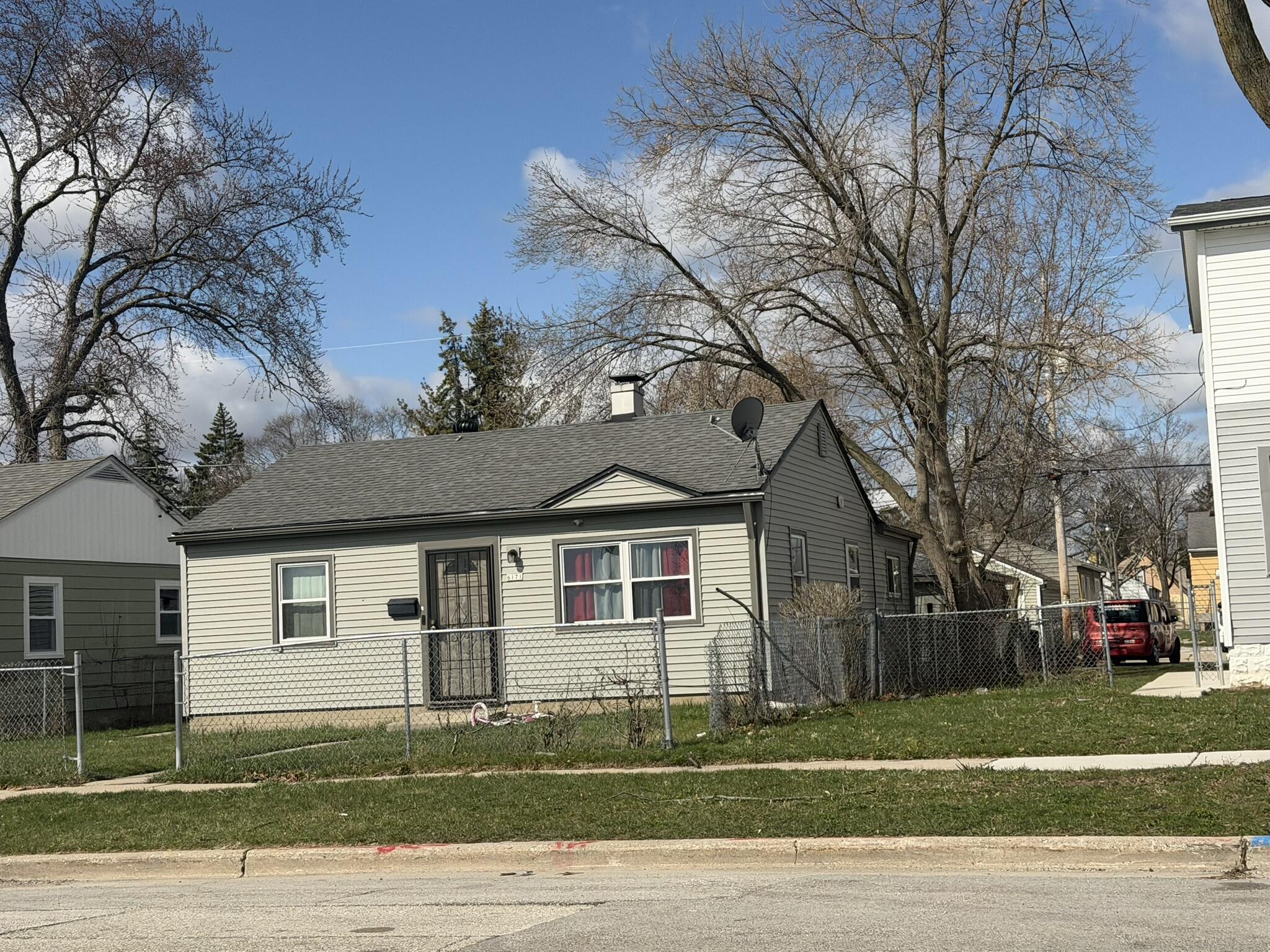 6171 North 35th Street Milwaukee, WI 53209 - Photo 3 of 4 IMG_1995