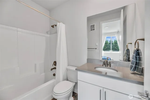 $889,500 | 369 East Park Street, Unit D3, North Bend, WA 98045