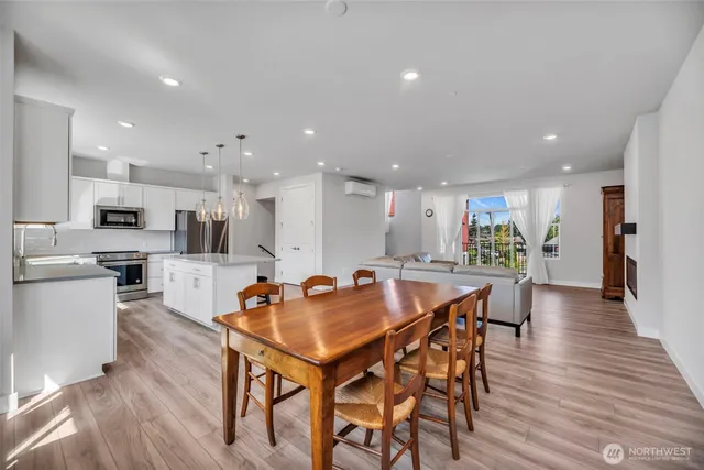 $889,500 | 369 East Park Street, Unit D3, North Bend, WA 98045