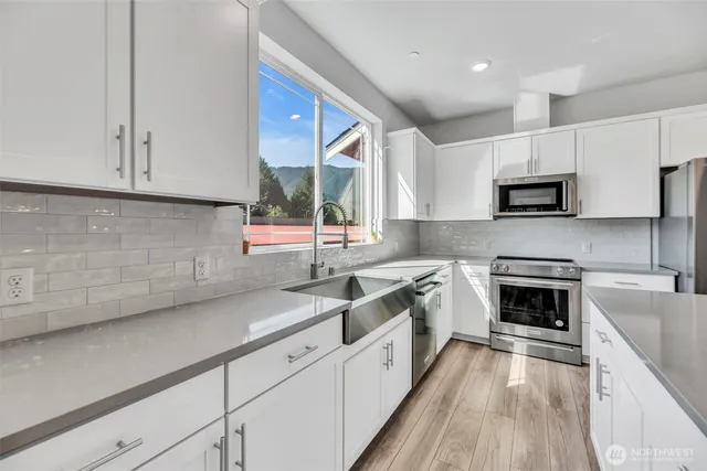 $889,500 | 369 East Park Street, Unit D3, North Bend, WA 98045