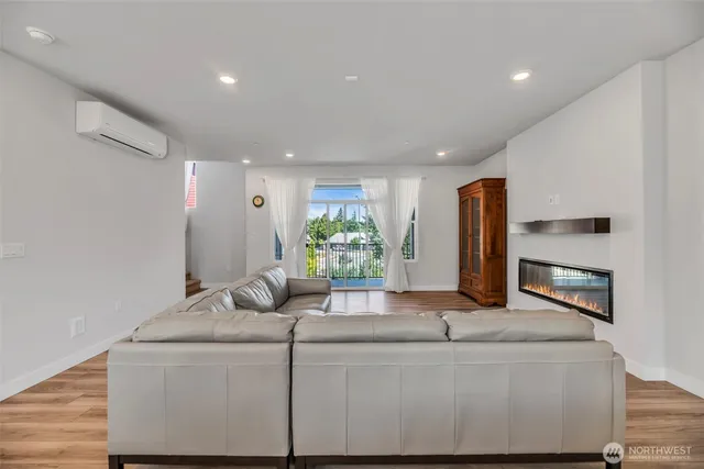 $889,500 | 369 East Park Street, Unit D3, North Bend, WA 98045