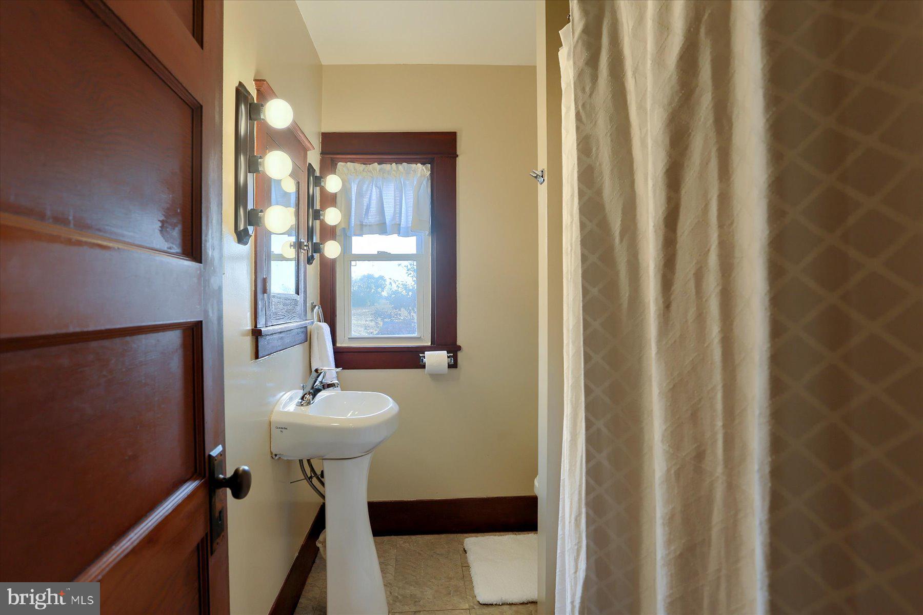 1738 Lampeter Road Lancaster, PA 17602 - Photo 17 of 24