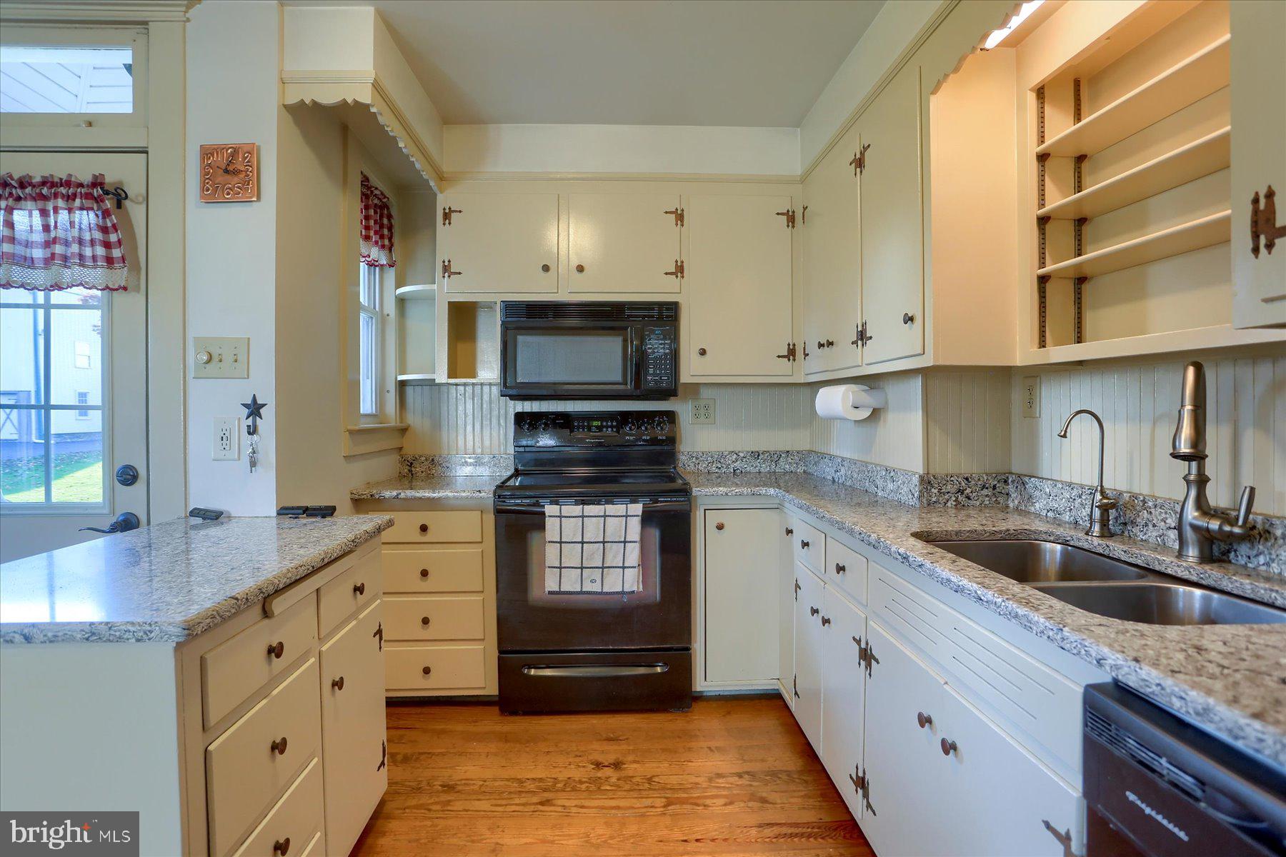 1738 Lampeter Road Lancaster, PA 17602 - Photo 8 of 24