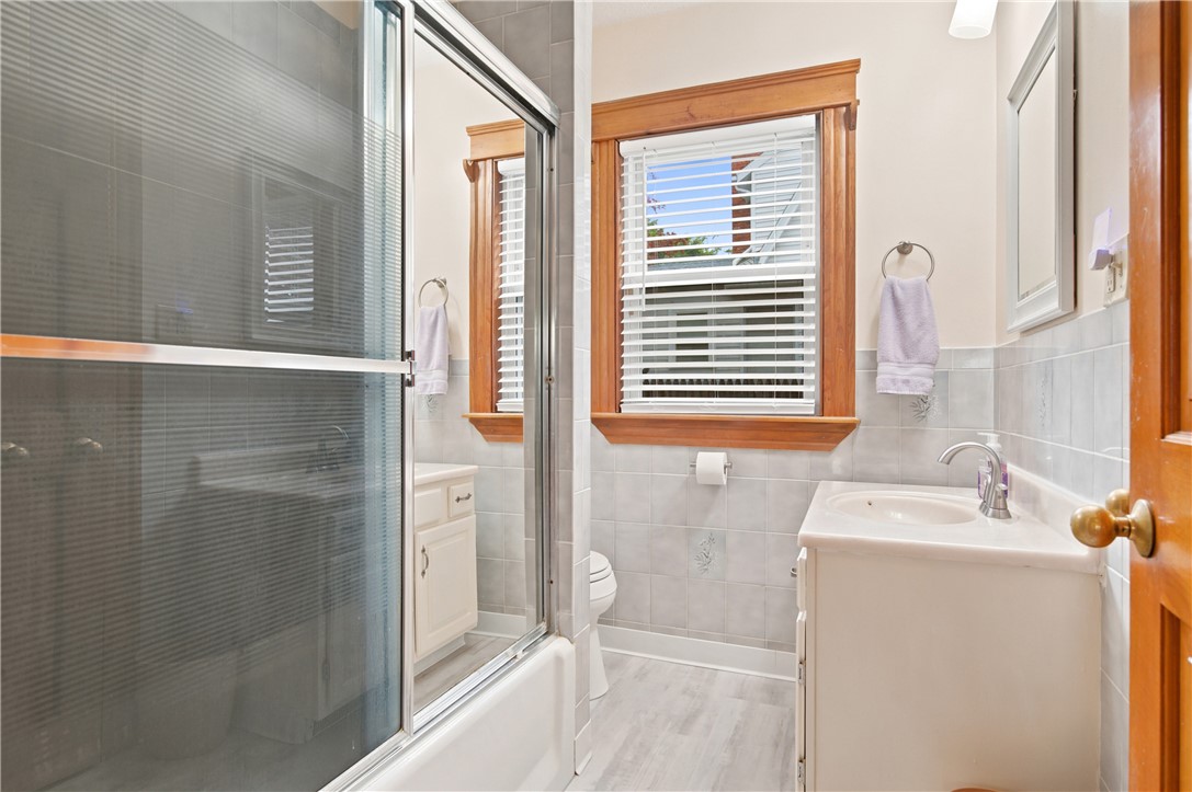 195 Elmore Avenue Woonsocket, RI 02895 - Photo 17 of 41